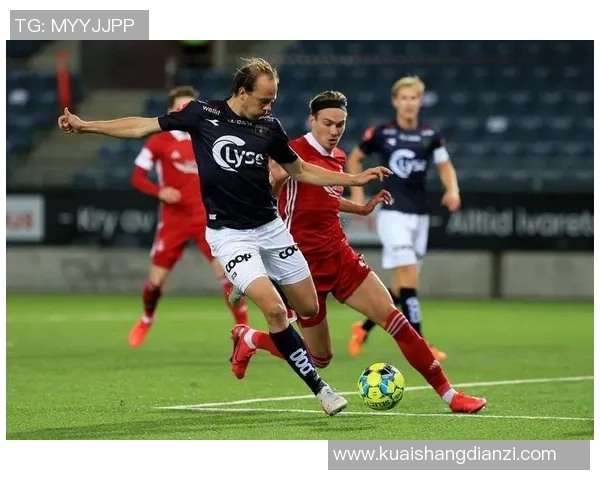 足球场上的巅峰对决：那些球星之间的经典对抗与永恒传奇