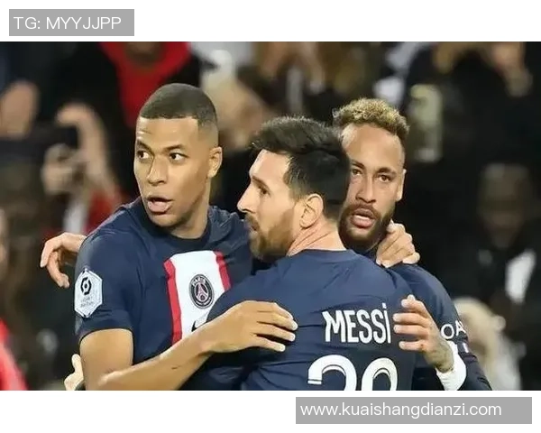 四大足球巨星真实面貌大揭秘：揭秘梅西、C罗、内马尔与姆巴佩的真实生活与球场背后