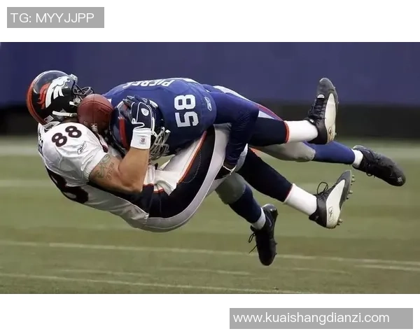 长袖足球星印花设计:时尚运动与街头潮流的完美结合 长袖足球星印花设计:时尚运动与街头潮流的完美结合